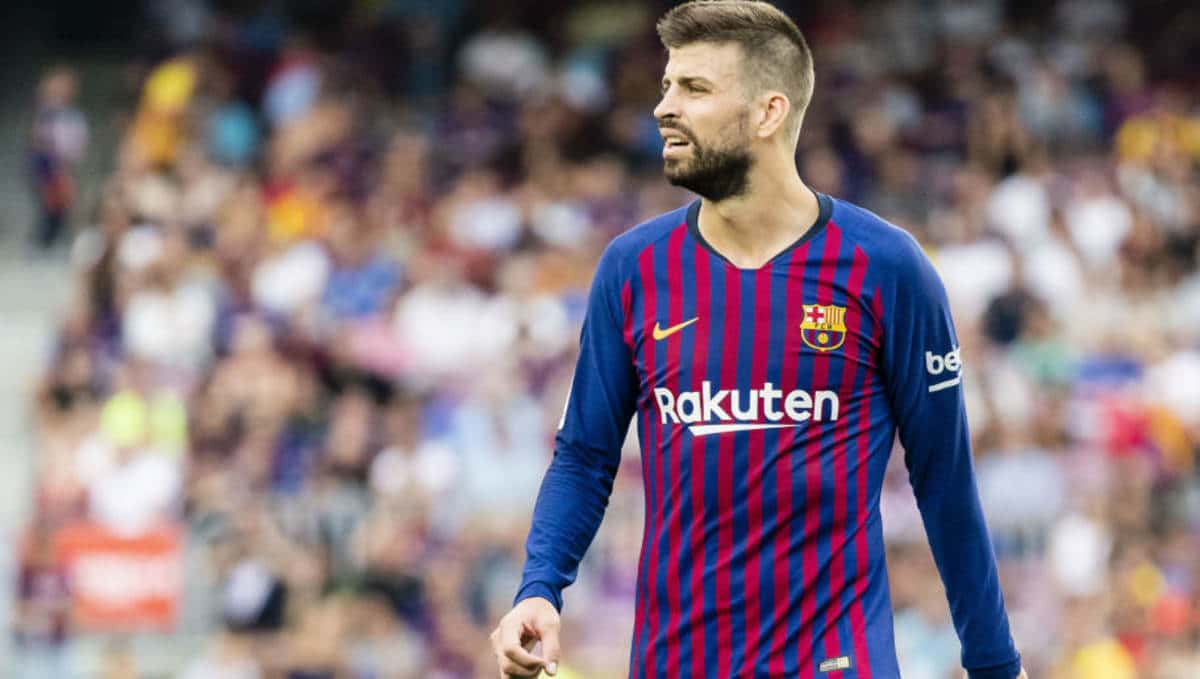 Gerard Pique breaks down in tears while leaving the pitch after featuring as a Barcelona player one final time