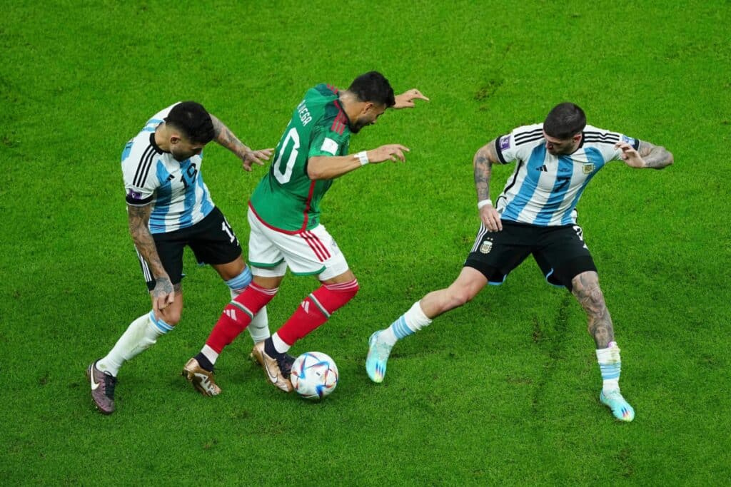 Messi and Fernandez pull Argentina out of World Cup nightmare in 2-0 win over Mexico