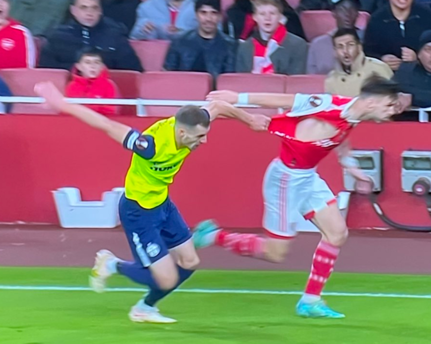 Tierney's jersey almost ripped off by Zurich opponent after his goal lifted Arsenal to top of Europa group