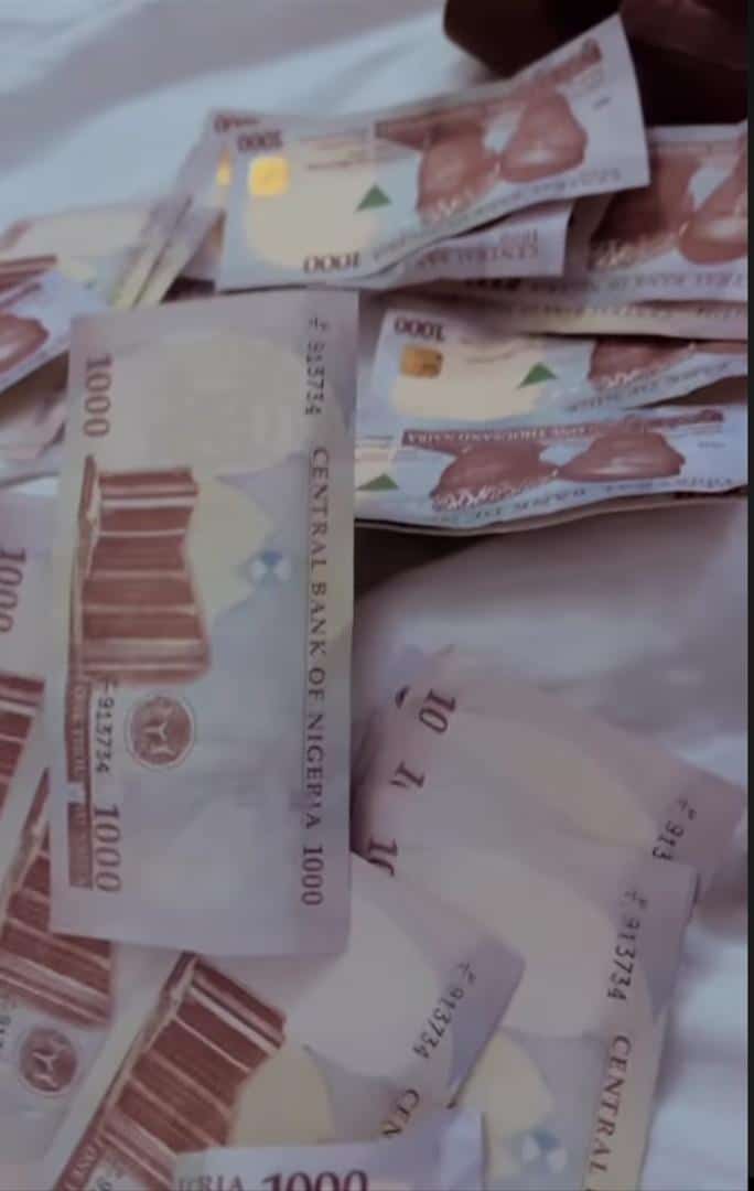 "Wahala don happen" — Portable fumes after being sprayed fake money in Port Harcourt (Video)