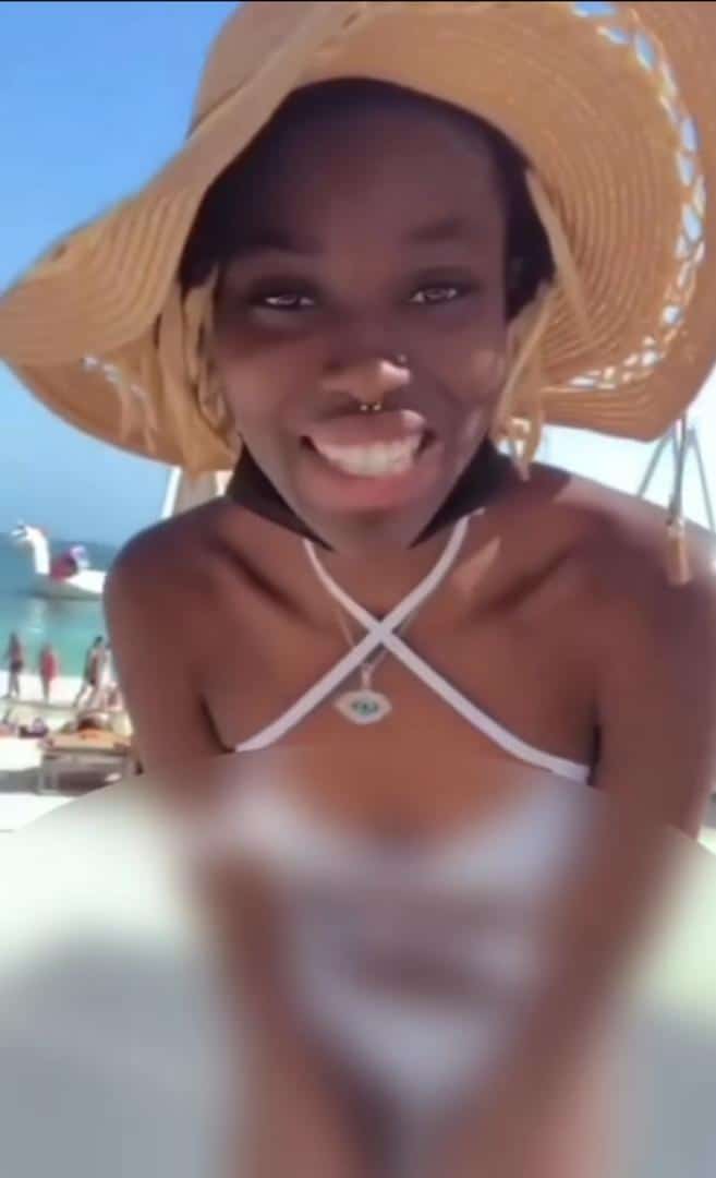 "I don enter Dubai, come and knack" — Nigerian lady calls out to prospective clients (Video)