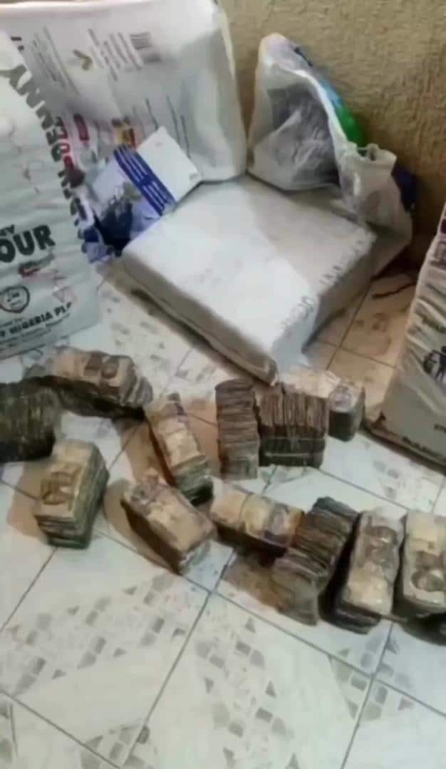 bags of dacayed naira notes uncovered as CBN redesigns Nigerian currency (Video)