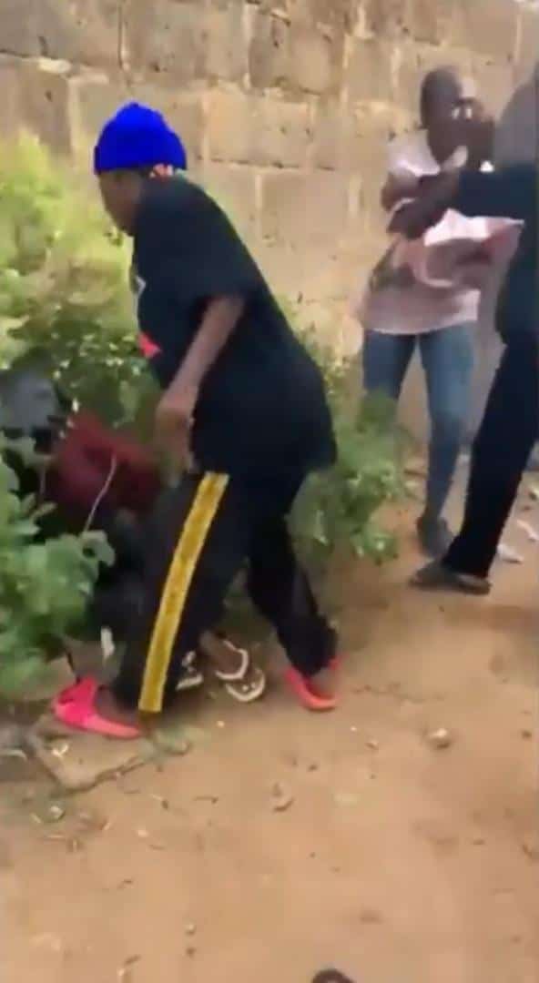 Drama as lady and friends gang up on boyfriend's side chic (Video)