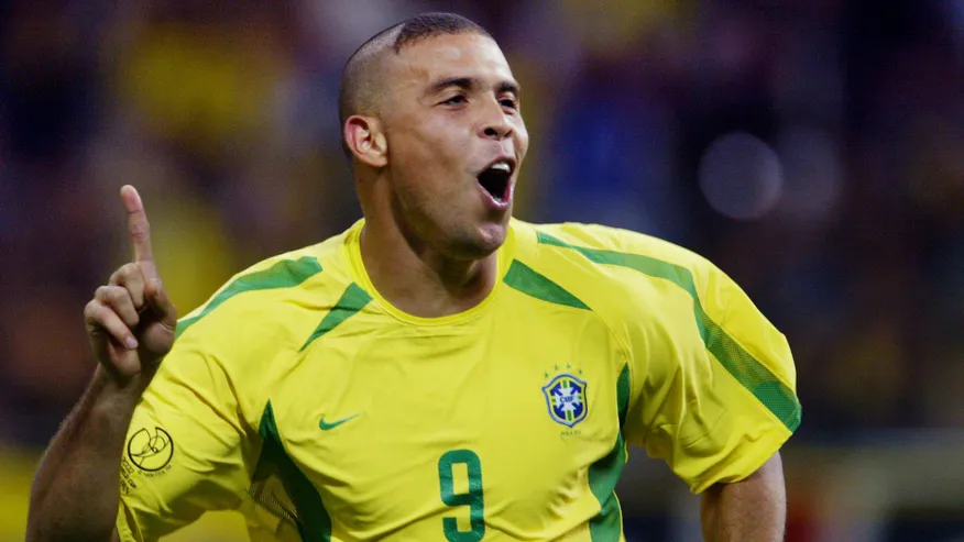 Kaka claims Brazilians treat Ronaldo like 'a fat man walking down the street'