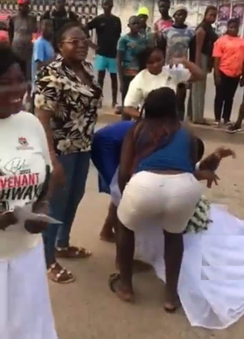 Drama as Nigerian man dumps wife on their way home after wedding (Video)