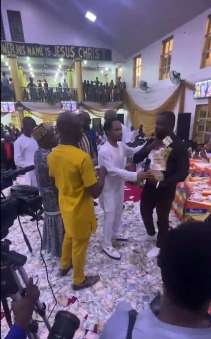 Members make money rain as Pastor Odumeje marks 40th birthday (Video)