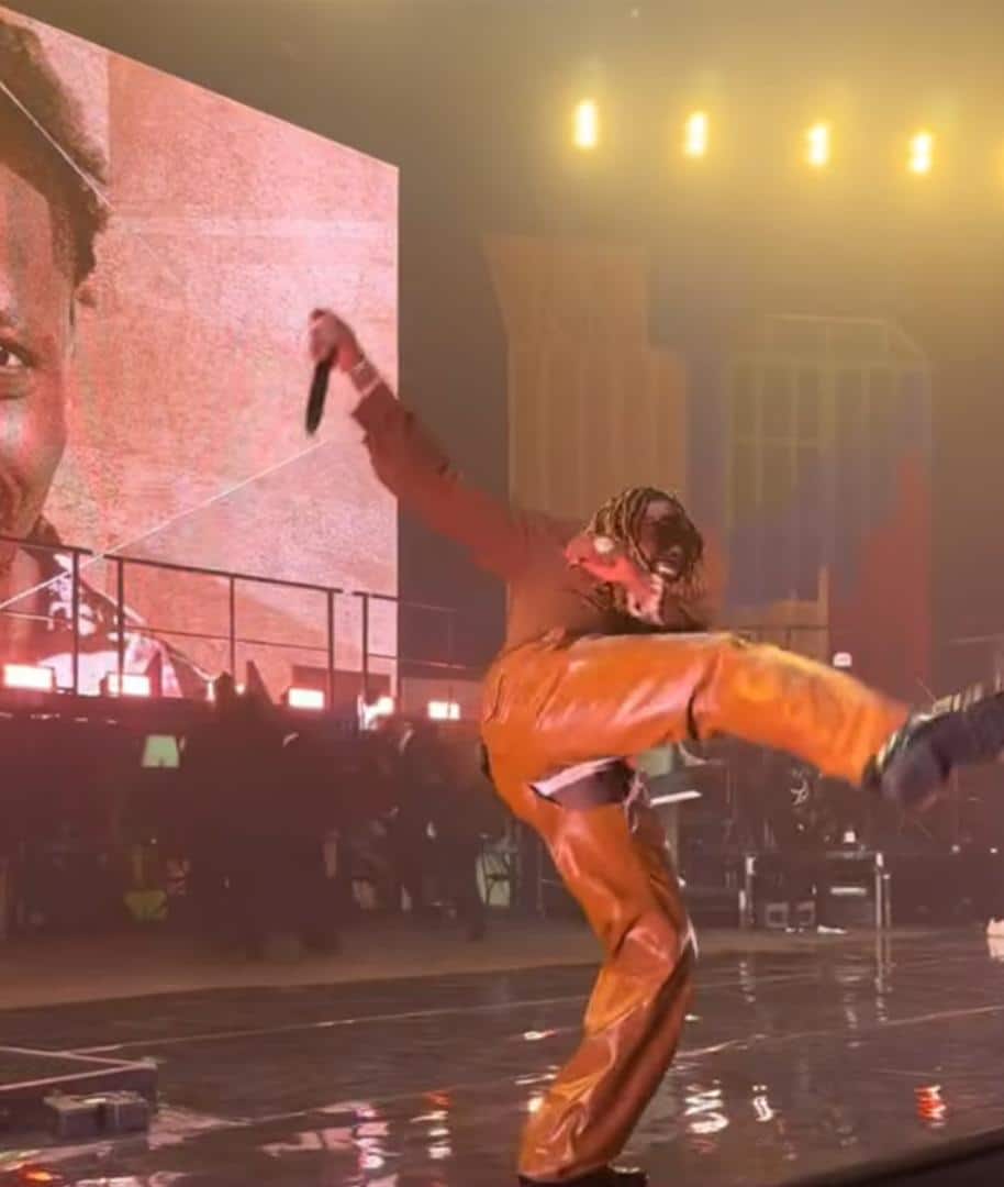 "He made it worse by doing that funny moonwalk" — Reations as Asake's trouser tears while performing in London (Video)