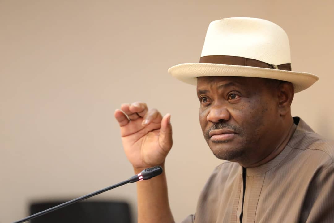 Drama as Gov. Wike throws his suit and hat to crowd (Video)