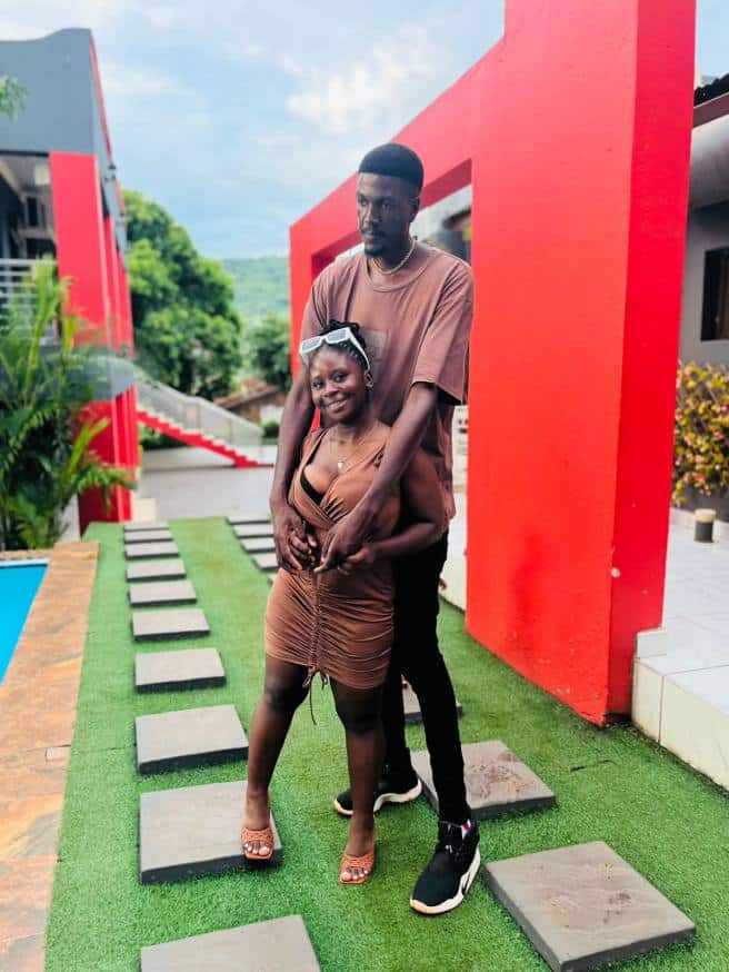 "This lady is strong" — Reactions trails adorable photos of tallest man in South Africa and his babe
