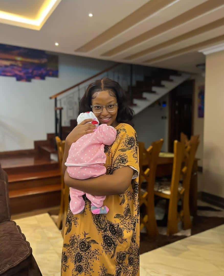 “Chilling with his cum” — Mother introduces her baby with brows-raising caption