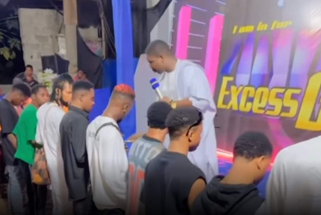 "Na who give me money, I go dey pray for" — Pastor says during special prayer for yahoo boys (Video)