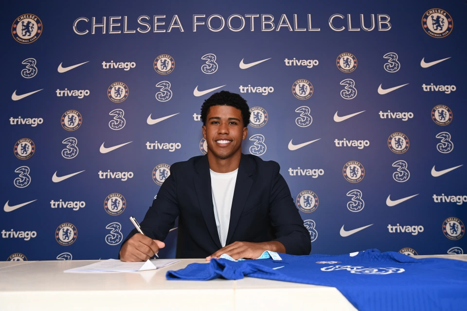 Chelsea confirm signing of 18-year-old Brazilian footballer Andrey Santos