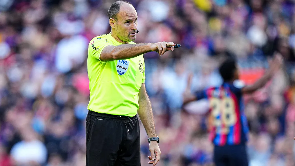 Controversial referee Lahoz makes retirement plan after harsh recent criticism from Barcelona, Argentina and Netherlands