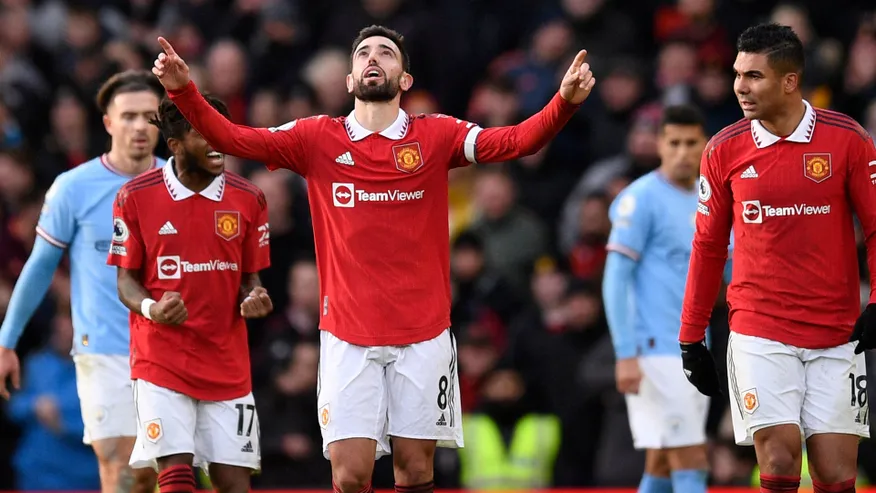 Manchester United defeat Manchester City in dramatic and controversial derby