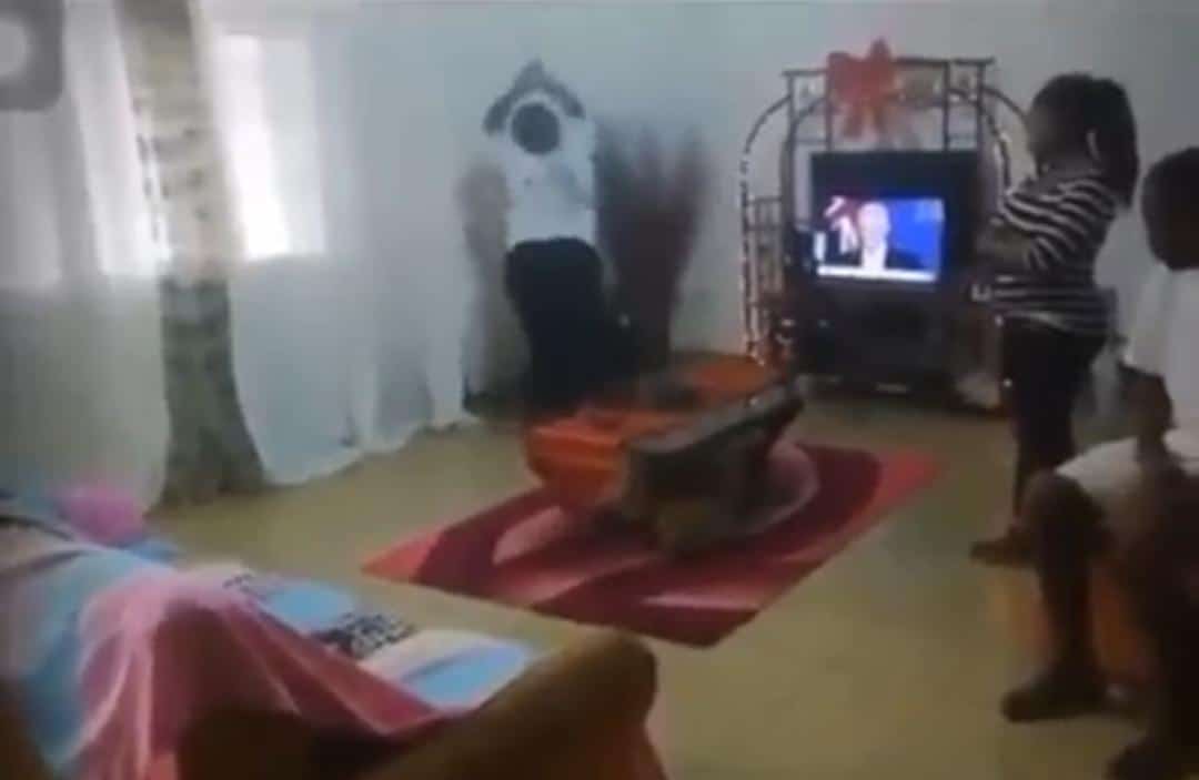 Mother flogs daughter tirelessly for leaving home during Christmas holiday for two weeks (Video)