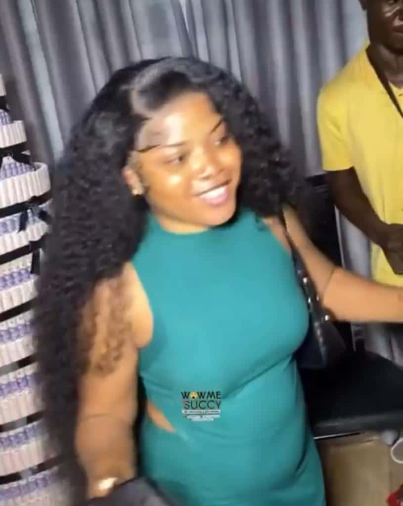 "Where una dey see this love sef" - Reaction as man goes all out for lover on her birthday (Video)