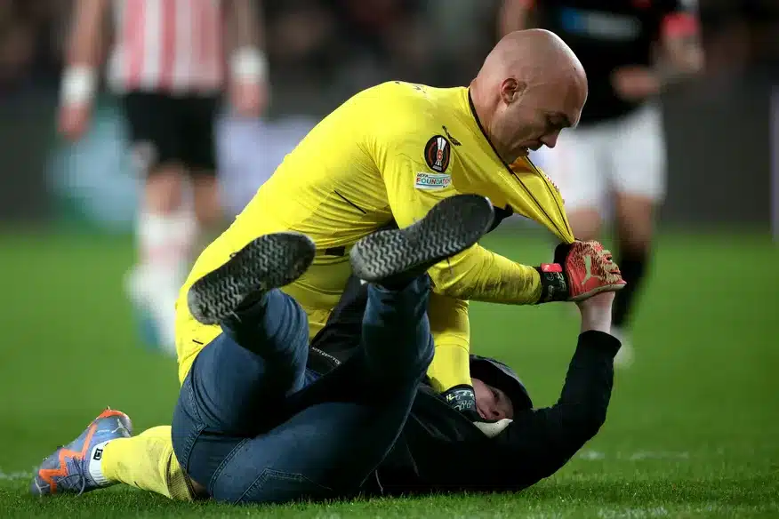 Sevilla goalkeeper Marko Dmitrovic attacked by fan after defeat to PSV