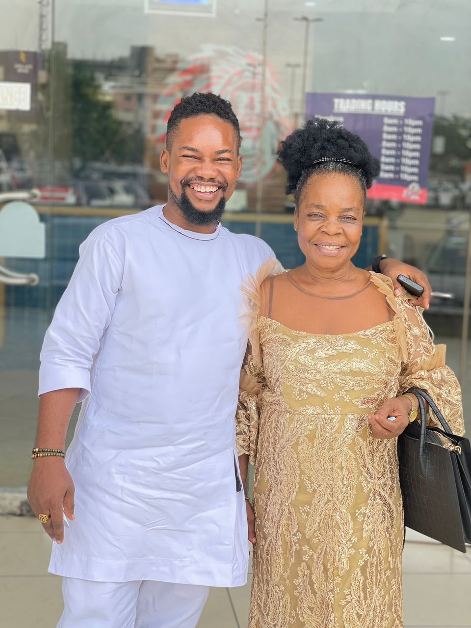 Man marks birthday of his mother with heart melting treat (Video)