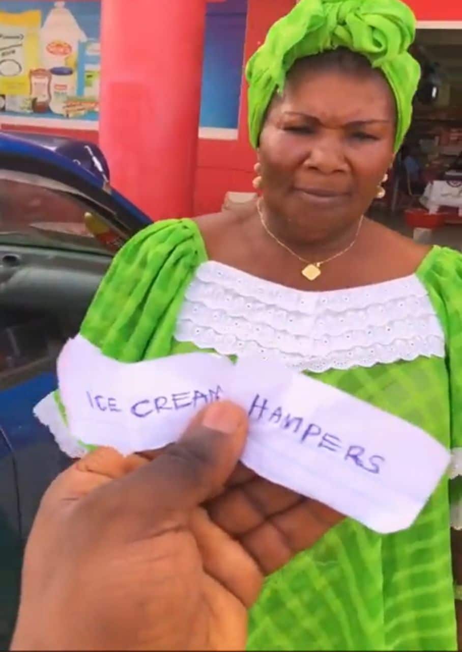 Twins melt mother's heart with adorable Valentine's Day treat (Video)