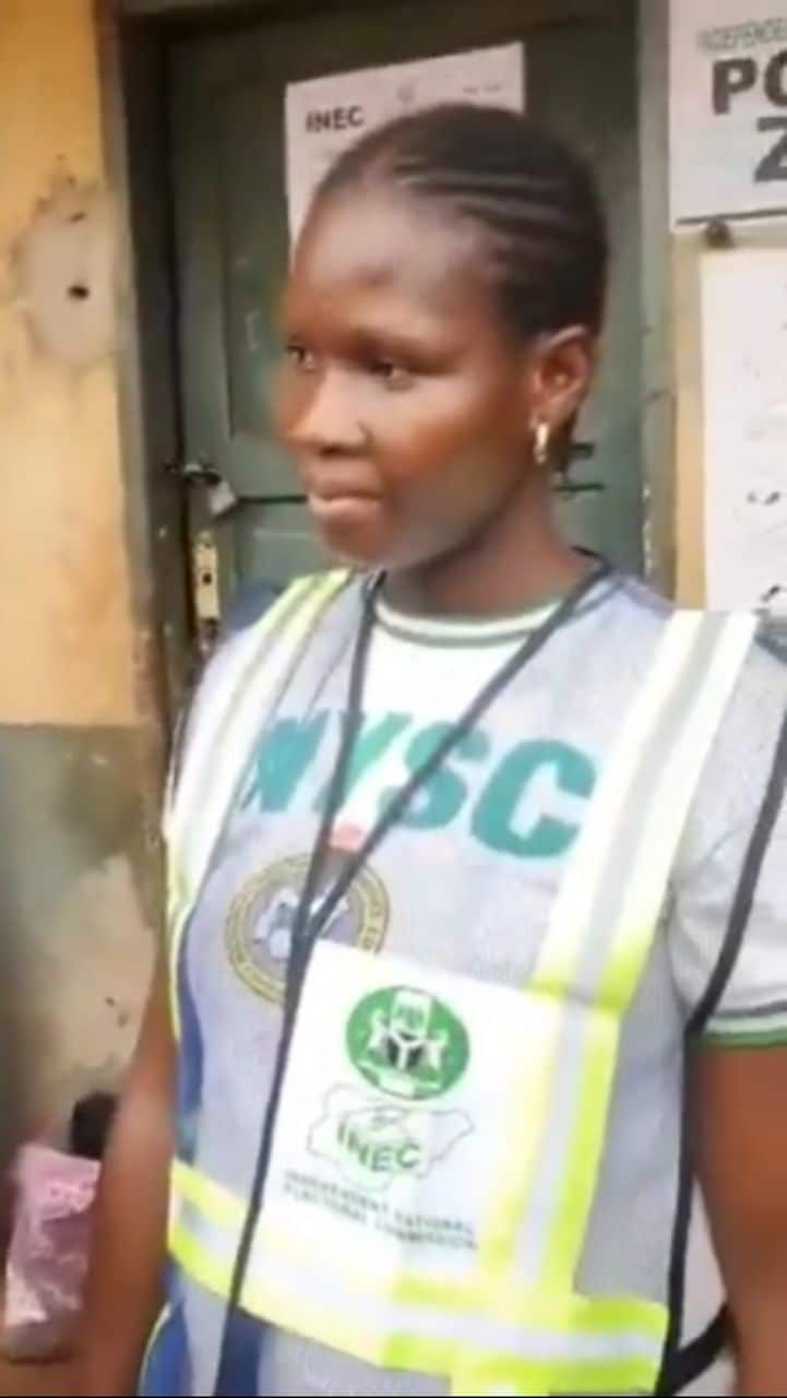 2023 Elections: Corper caught switching LP votes for NNPP (Video)