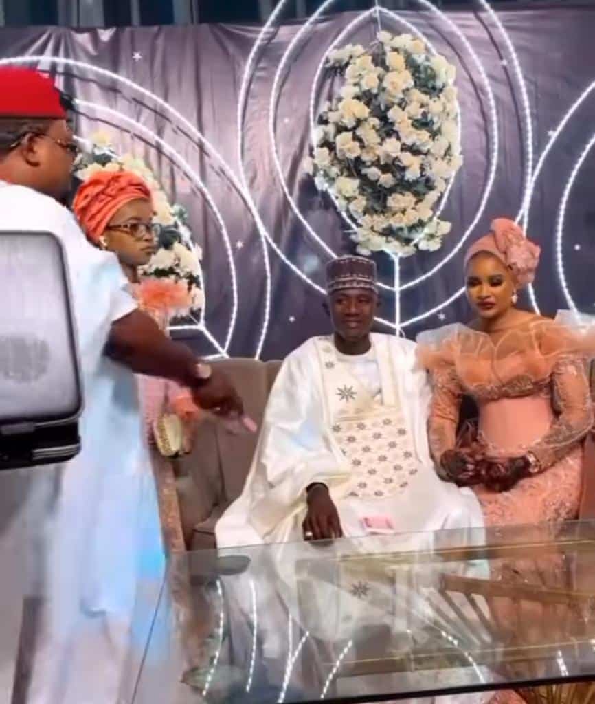 Wedding guest spraying money on couple in a 'rare' manner becomes talk of town (Video)