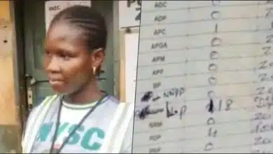 2023 Elections: Corper caught switching LP votes for NNPP (Video)