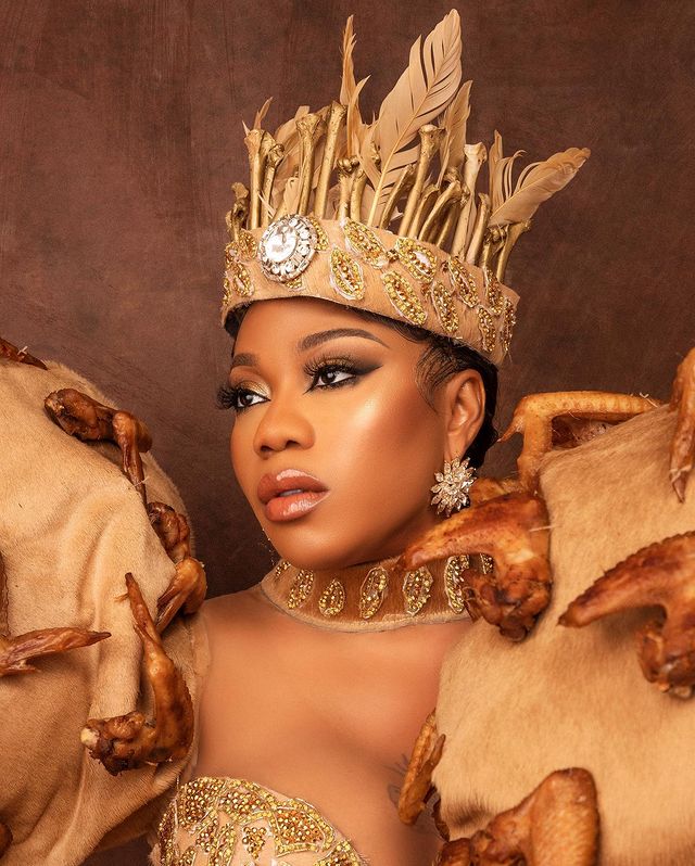 Toyin Lawani strikes pose in 'fried chicken' inspired outfit