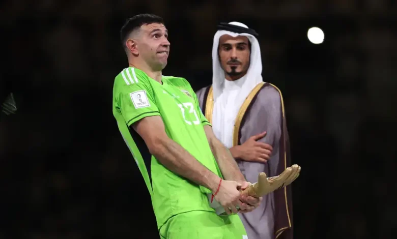 Martinez says he regrets infamous World Cup Golden Glove celebration