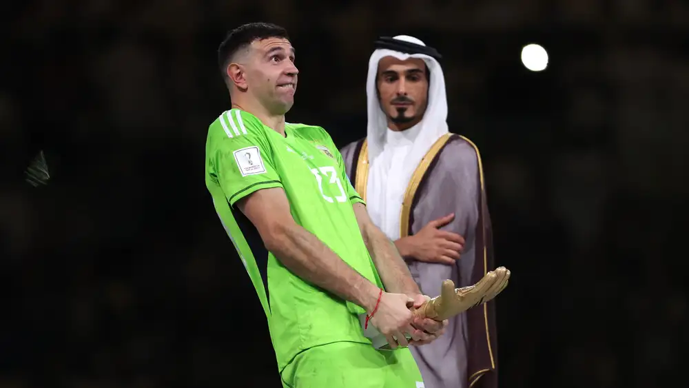 Martinez says he regrets infamous World Cup Golden Glove celebration