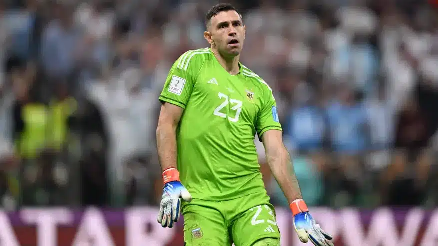 Martinez says he regrets infamous World Cup Golden Glove celebration
