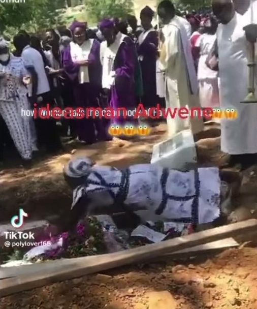 Lady jumps on coffin during burial