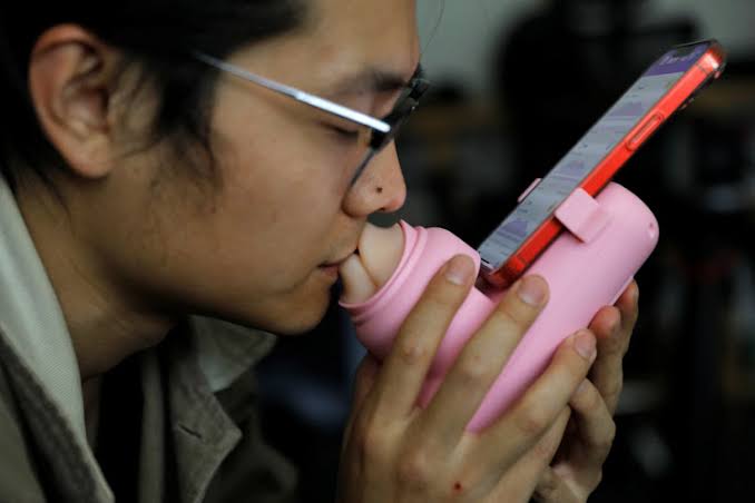 Chinese company invents kissing machine to combat loneliness in long distance relationships