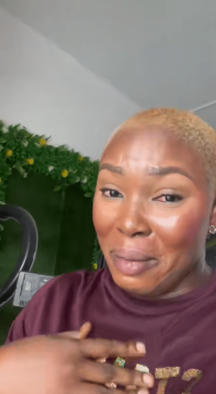 Hair vendor fights back tears after her store got cleared by robbers (video)