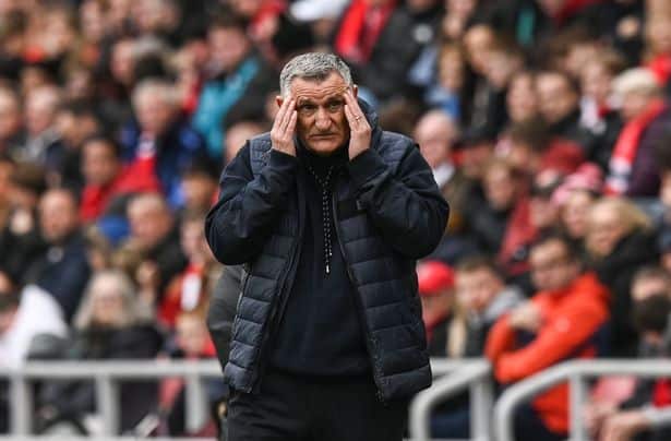 Sunderland coach Tony Mowbray suffers freak injury while celebrating crucial 95th minute goal