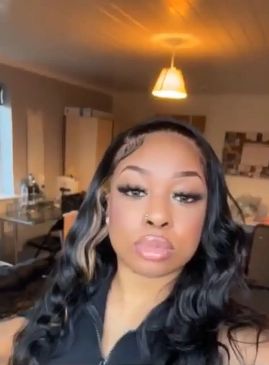 Nigerian mum fumes as daughter inks tattoo on her body (Video)