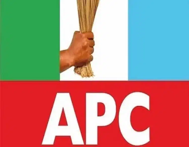 APC dissolves PCC, gives kudos to Buhari