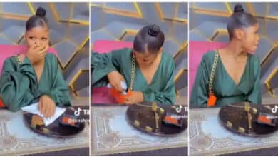 "I no fit leave am" - Slay queen spotted packing leftover chicken in a restaurant (Video)