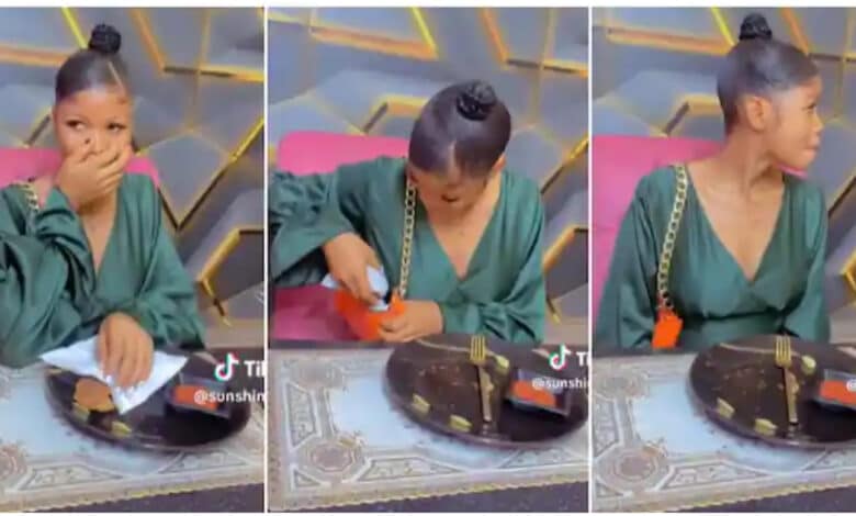 "I no fit leave am" - Slay queen spotted packing leftover chicken in a restaurant (Video)