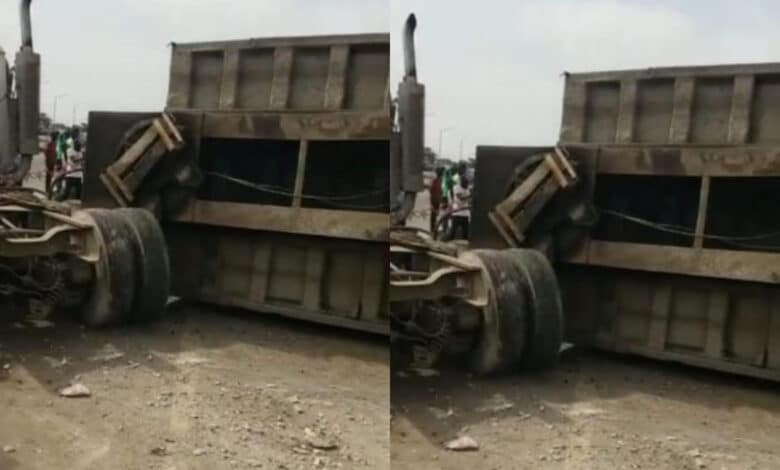 Driver flees as container crashes cart pusher to death