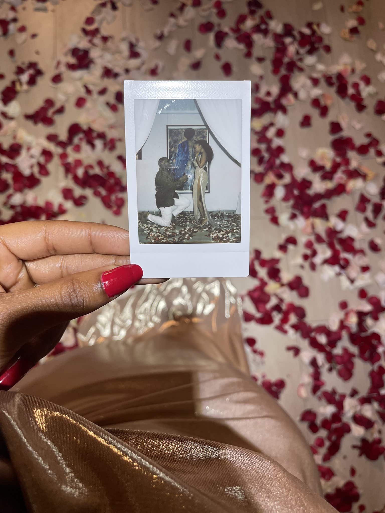 "From unexpected photo-bombing to dream proposal" - Lady shares a surprising love story