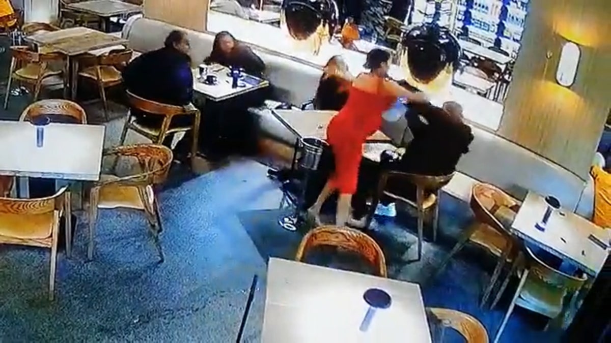 Pregnant side chick attacks boyfriend's main girlfriend in a restaurant