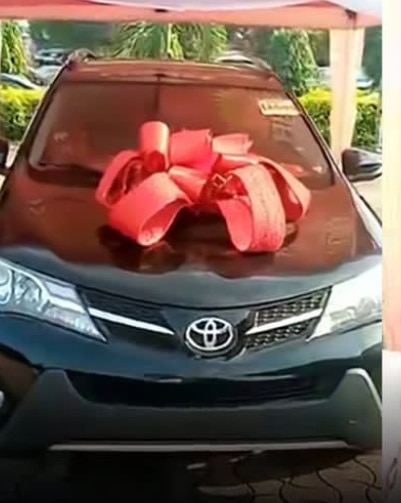"Marry into a rich family" – Man advises as he shows off cars, other gifts given to husband by wife's family 