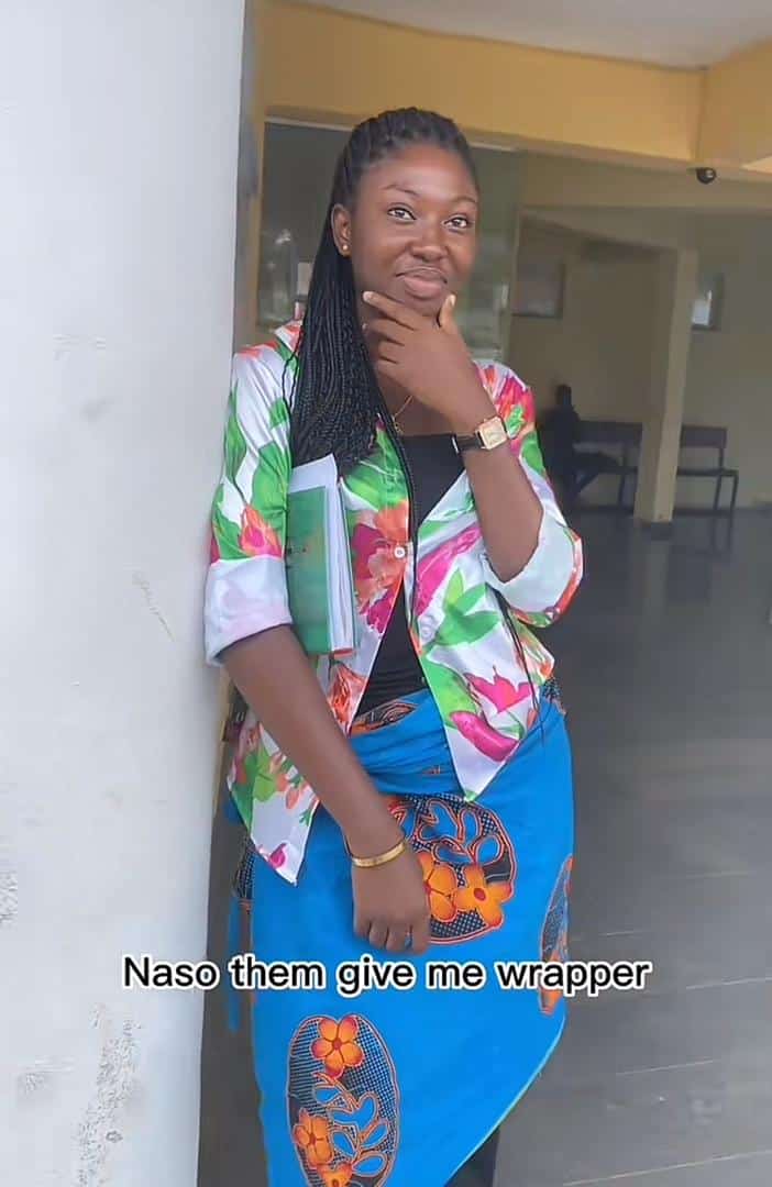 Embarrassing moment lady's trouser tears in class, goes home with wrapper (Video)