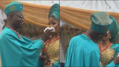 Moment groom wipes off lipstick of bride before kissing on wedding day (Video)