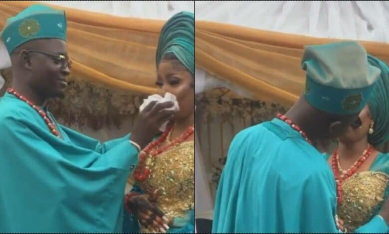 Moment groom wipes off lipstick of bride before kissing on wedding day (Video)