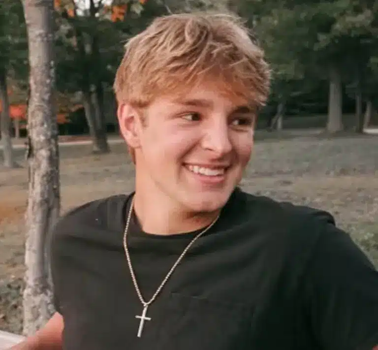 17-yr-old American takes own life after being extorted by 3 Nigerians