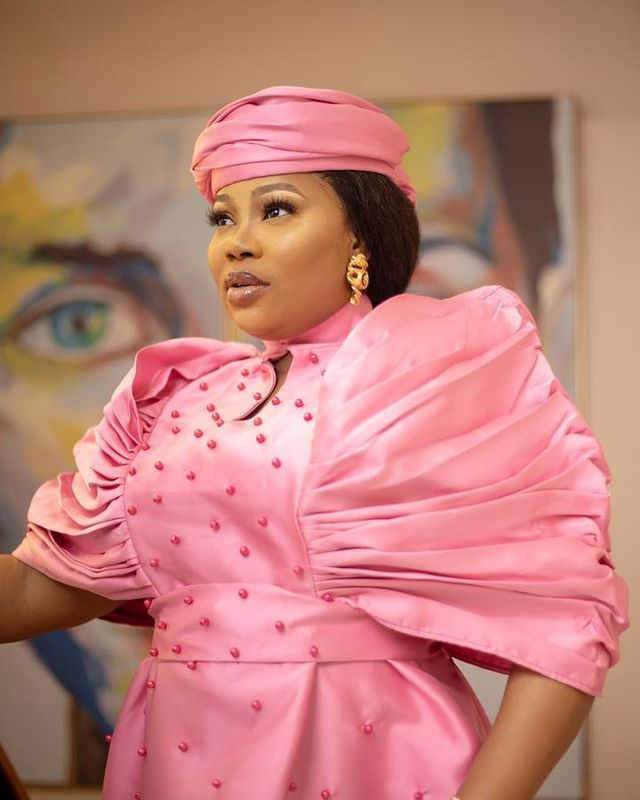 "Celebrating life by giving back"- Seyi edun's heartwarming birthday gesture melts hearts as she gifts food to the less privileged (Video)