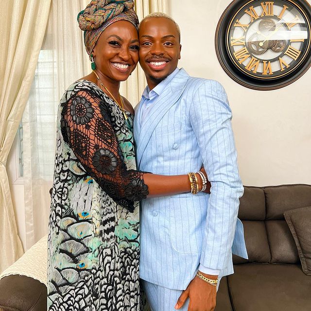  Enioluwa gushes as he strikes a pose with Kate Henshaw