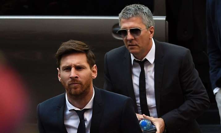 Messi's father meets with Barcelona President ahead of possible return