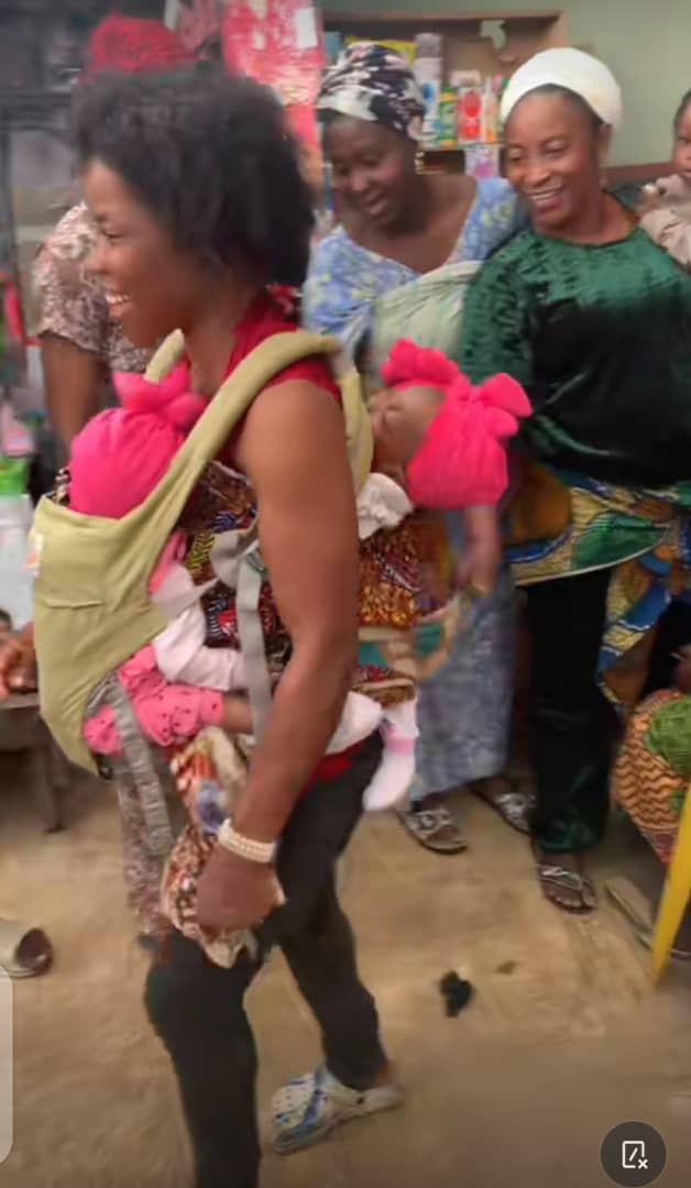 Hardworking mother carries her triplets at once, stirs reactions (Video)